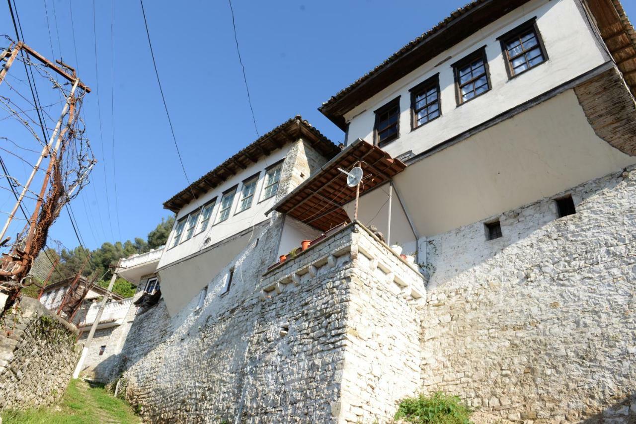 Guest House Taunus เบราท ภายนอก รูปภาพ